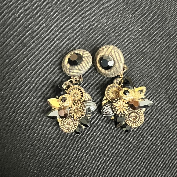 Elegant Gold and Black Clip On Earrings - Picture 1 of 2